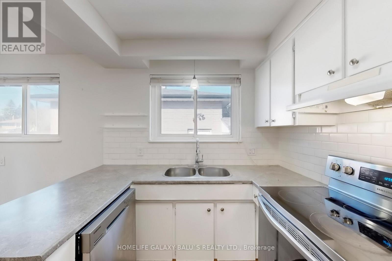 Main - 629 Park Road N, Oshawa, ON - Indoor Photo Showing Kitchen With Double Sink