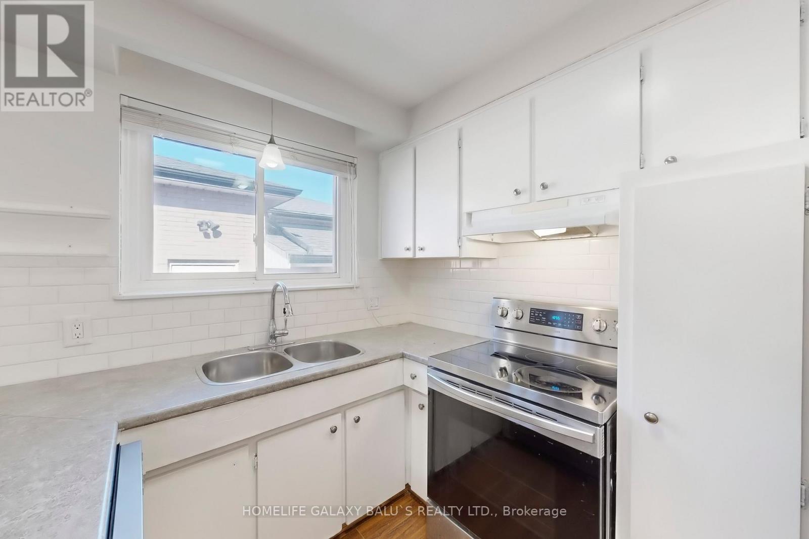 Main - 629 Park Road N, Oshawa, ON - Indoor Photo Showing Kitchen With Double Sink
