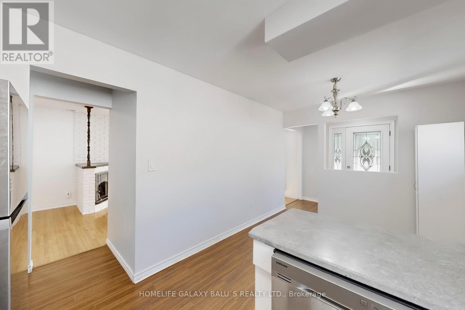 Main - 629 Park Road N, Oshawa, ON - Indoor Photo Showing Kitchen