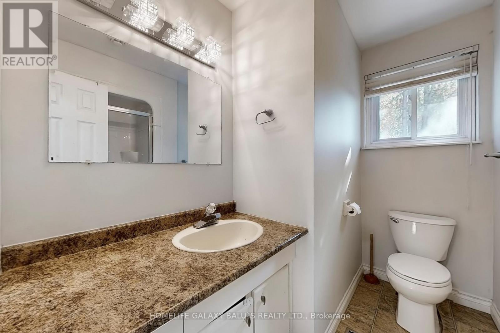 Main - 629 Park Road N, Oshawa, ON - Indoor Photo Showing Bathroom