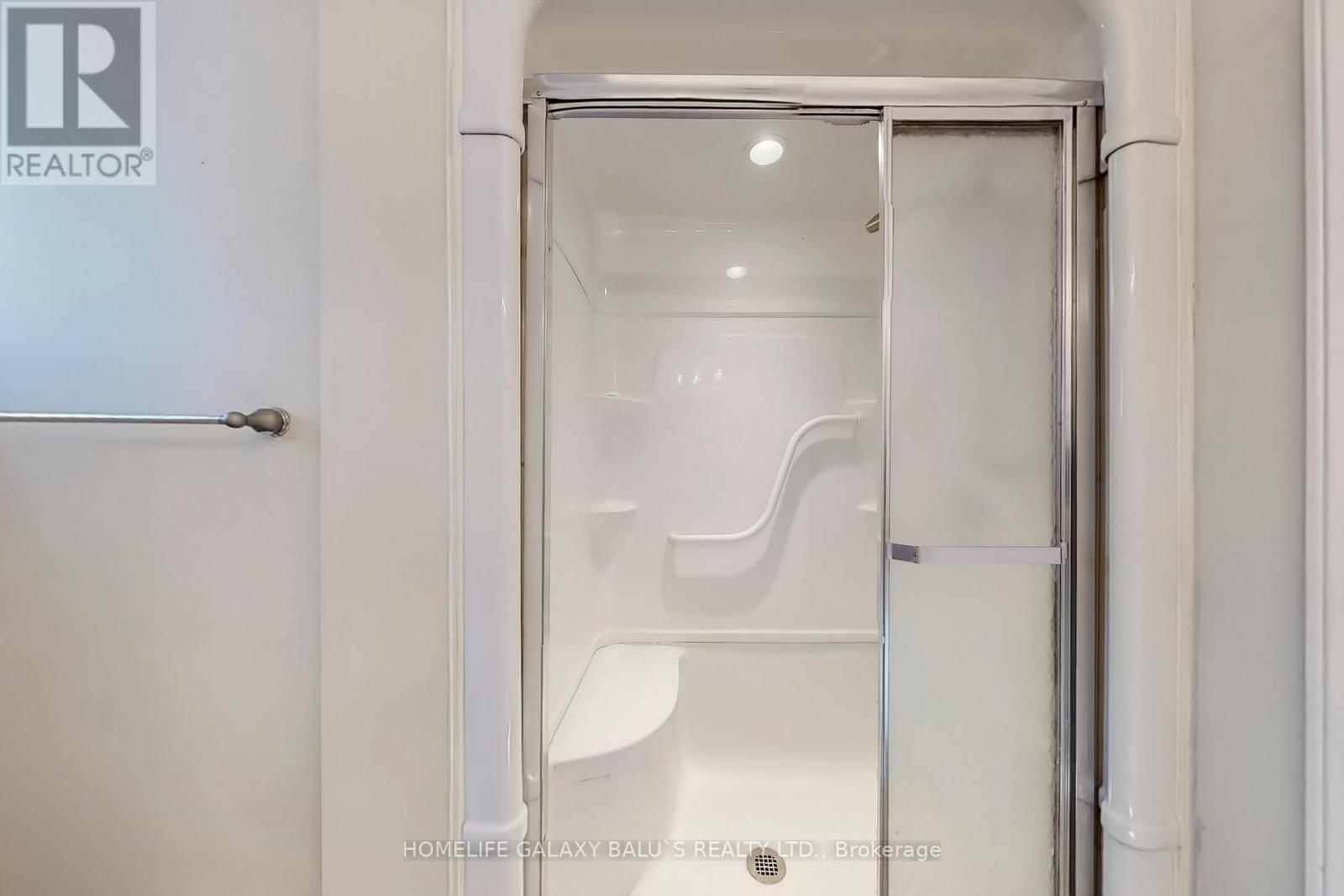 Main - 629 Park Road N, Oshawa, ON - Indoor Photo Showing Bathroom