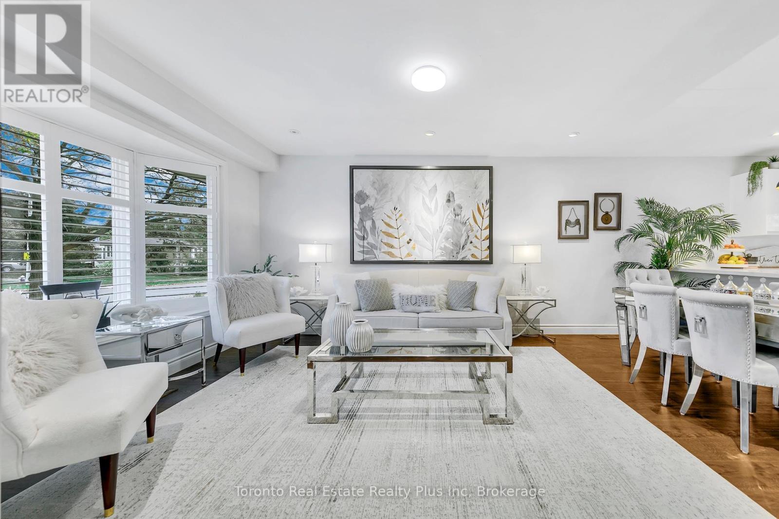2797 Constable Road, Mississauga, ON - Indoor Photo Showing Living Room