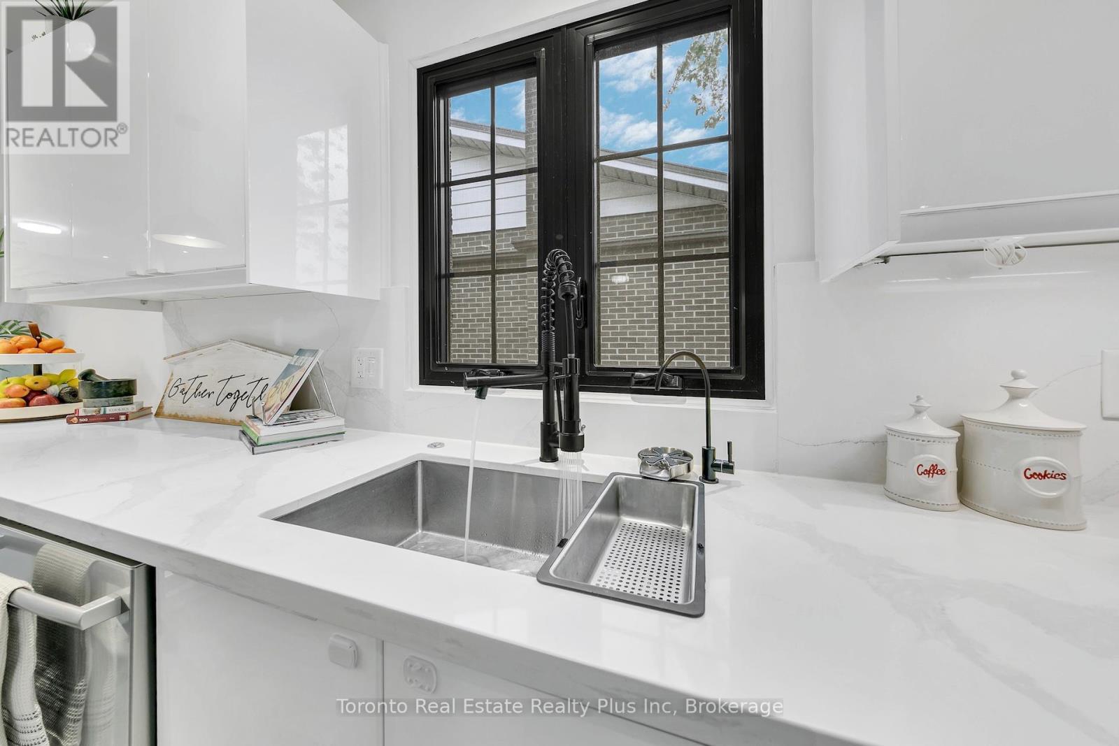 2797 Constable Road, Mississauga, ON - Indoor