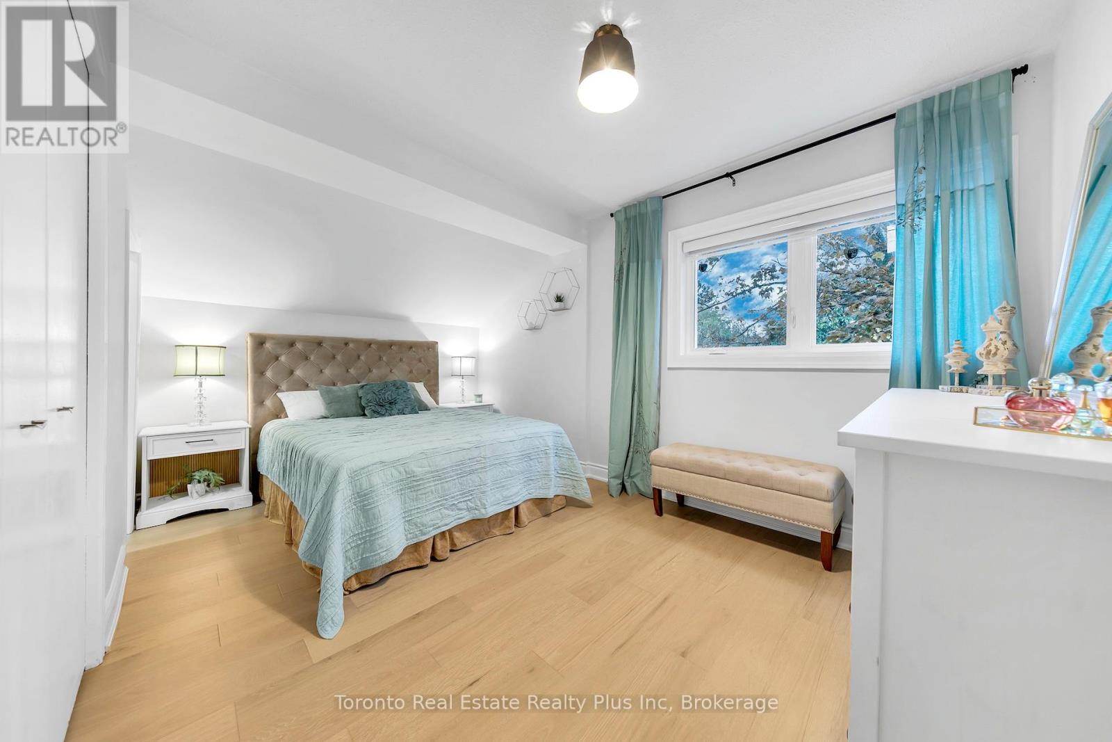 2797 Constable Road, Mississauga, ON - Indoor Photo Showing Bedroom