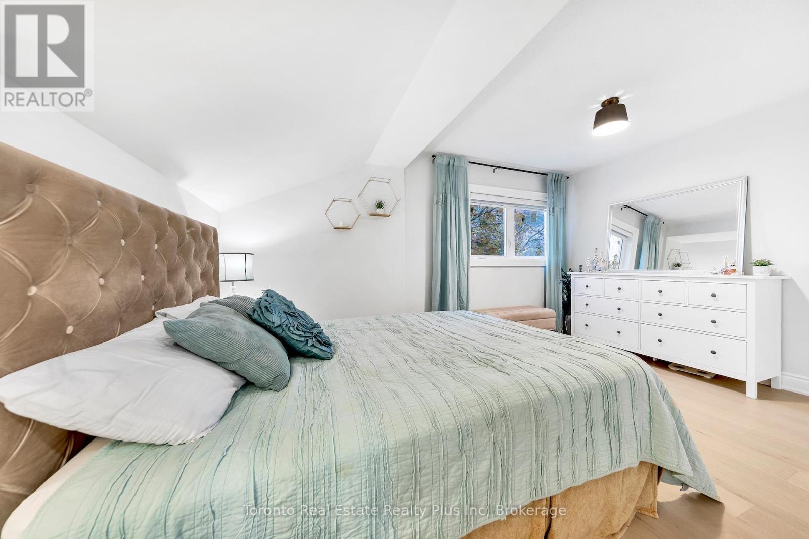 2797 Constable Road, Mississauga, ON - Indoor Photo Showing Bedroom