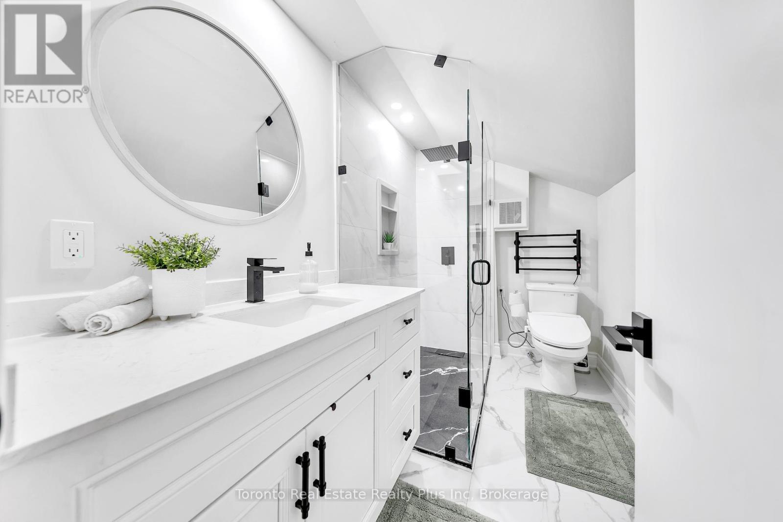 2797 Constable Road, Mississauga, ON - Indoor Photo Showing Bathroom