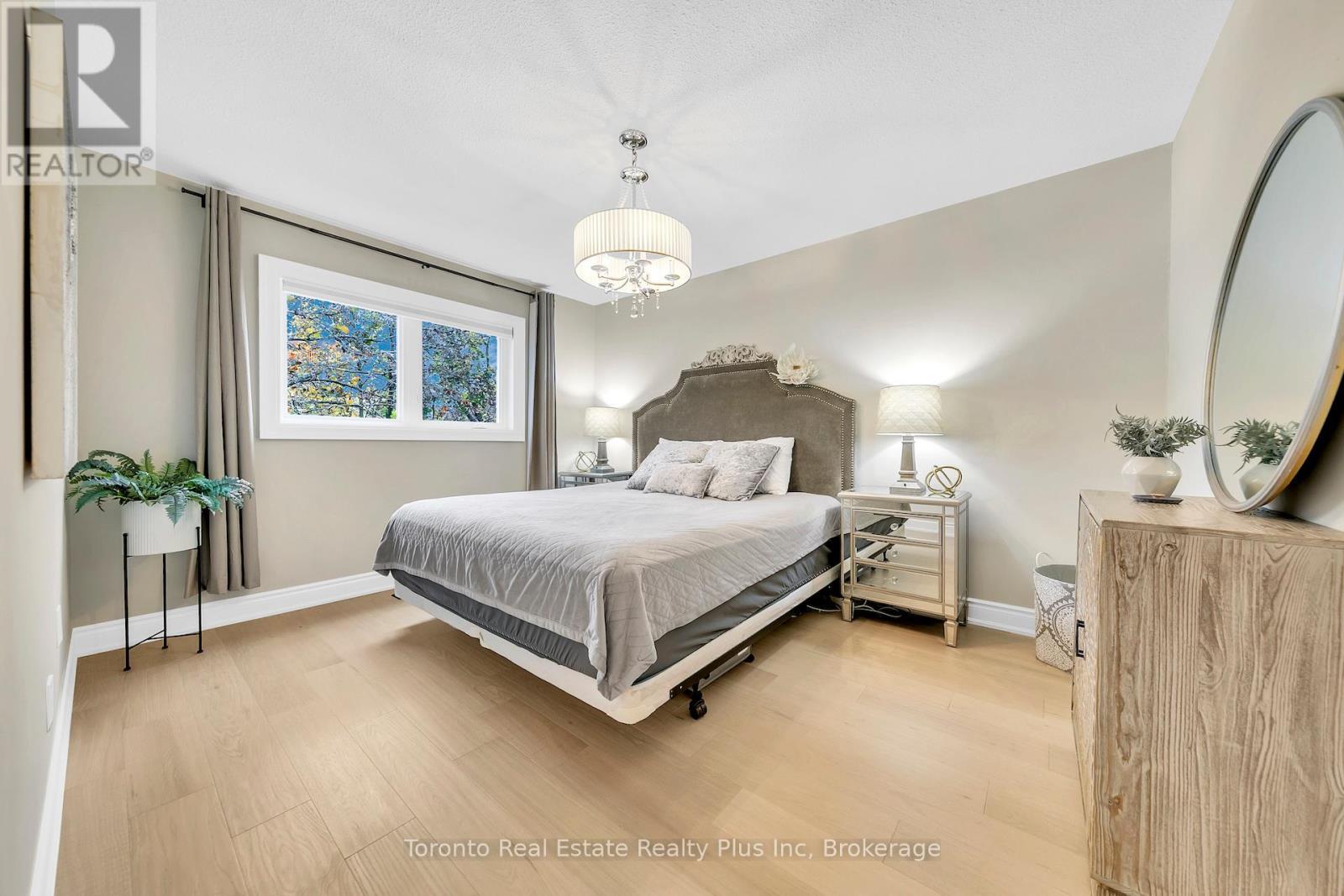 2797 Constable Road, Mississauga, ON - Indoor Photo Showing Bedroom
