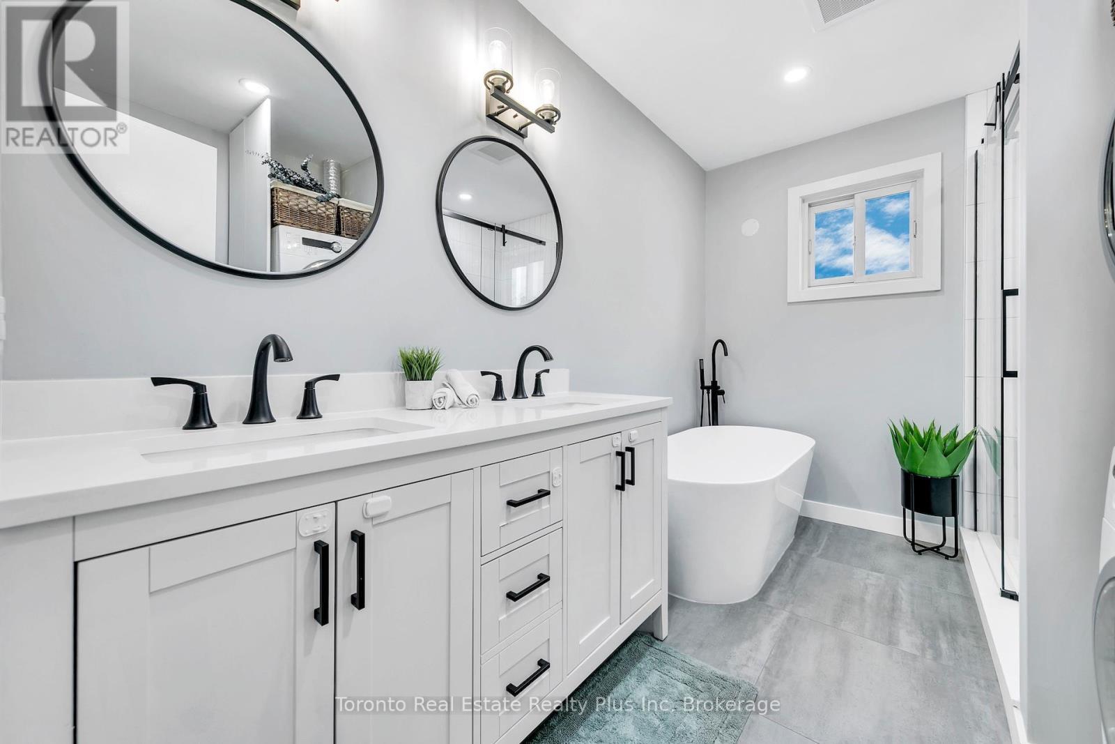 2797 Constable Road, Mississauga, ON - Indoor Photo Showing Bathroom