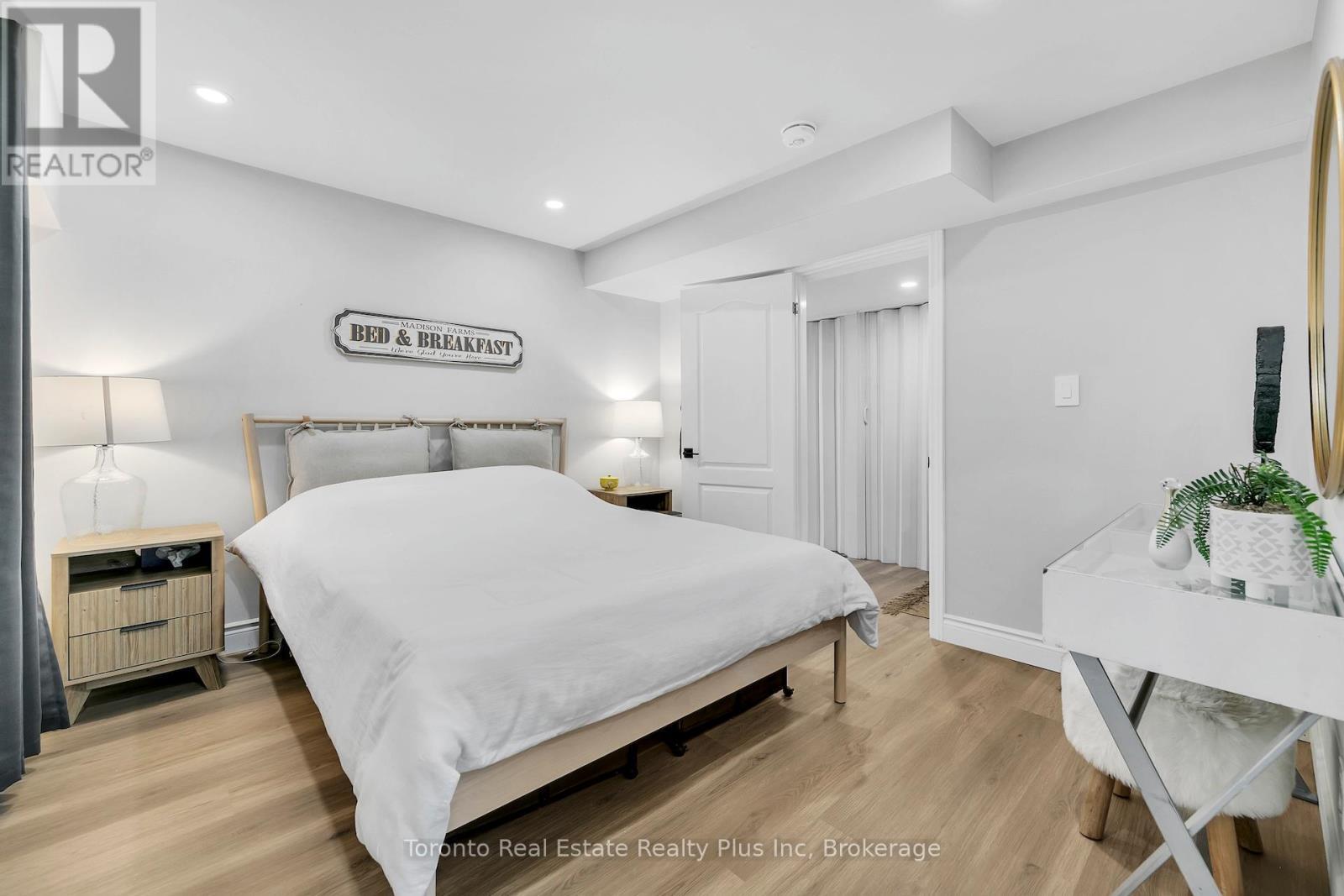 2797 Constable Road, Mississauga, ON - Indoor Photo Showing Bedroom