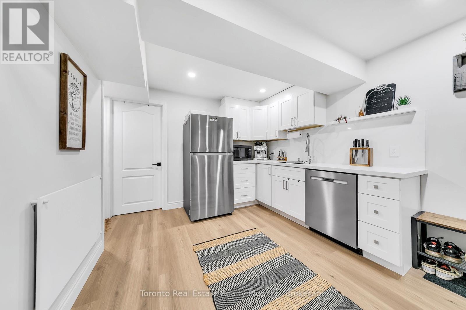 2797 Constable Road, Mississauga, ON - Indoor Photo Showing Kitchen