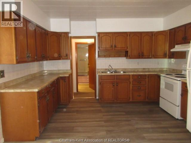 258 William Street, Dresden, ON - Indoor Photo Showing Kitchen With Double Sink