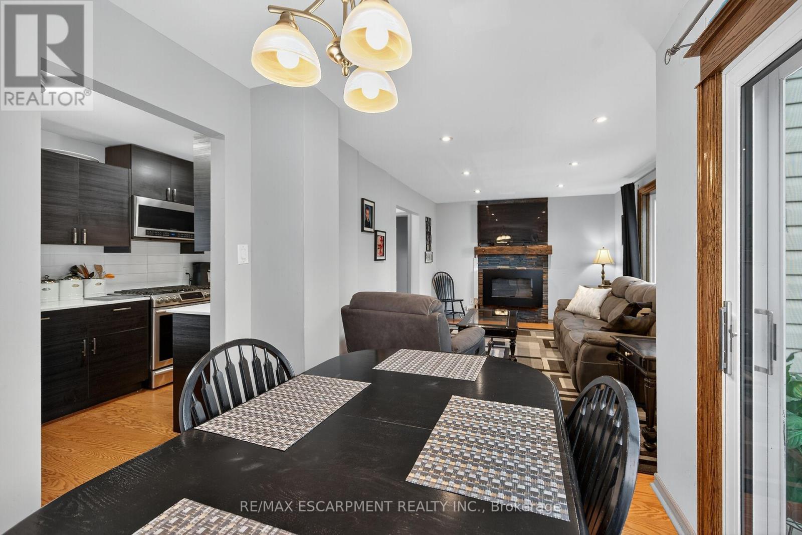 211 Birchcliffe Crescent, Hamilton, ON - Indoor Photo Showing Dining Room With Fireplace
