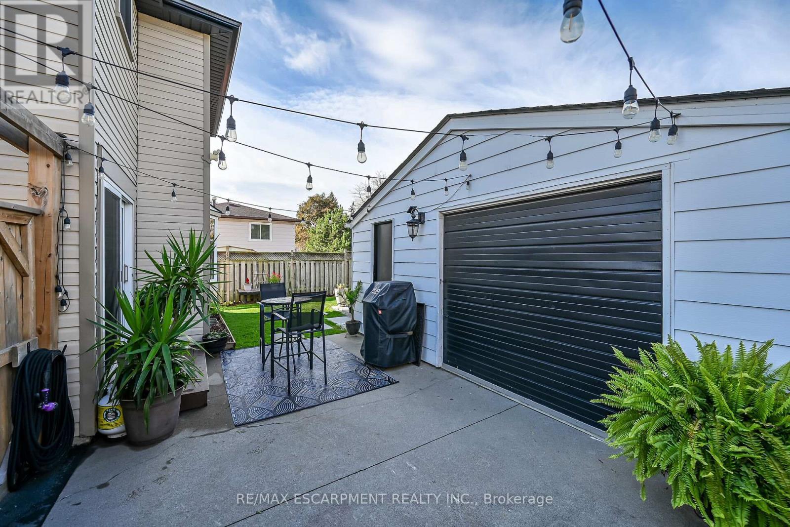 211 Birchcliffe Crescent, Hamilton, ON - Outdoor With Exterior