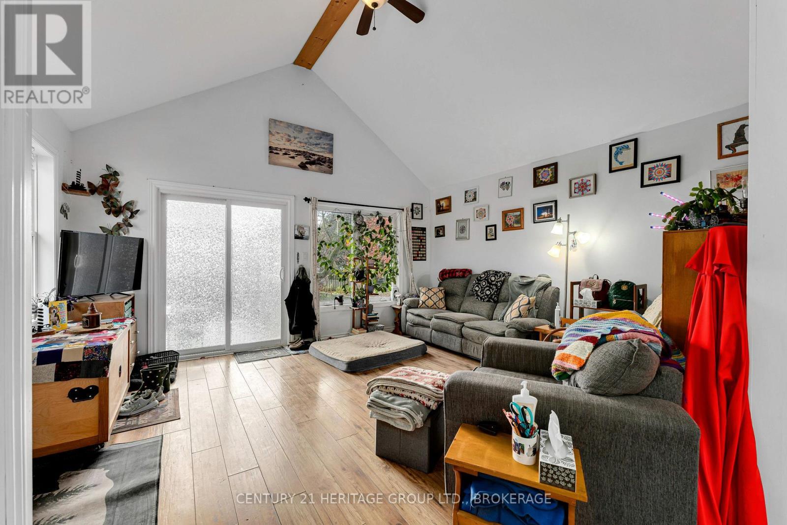 336 Elliott Avenue, Kingston (East Of Sir John A. Blvd), ON - Indoor Photo Showing Living Room