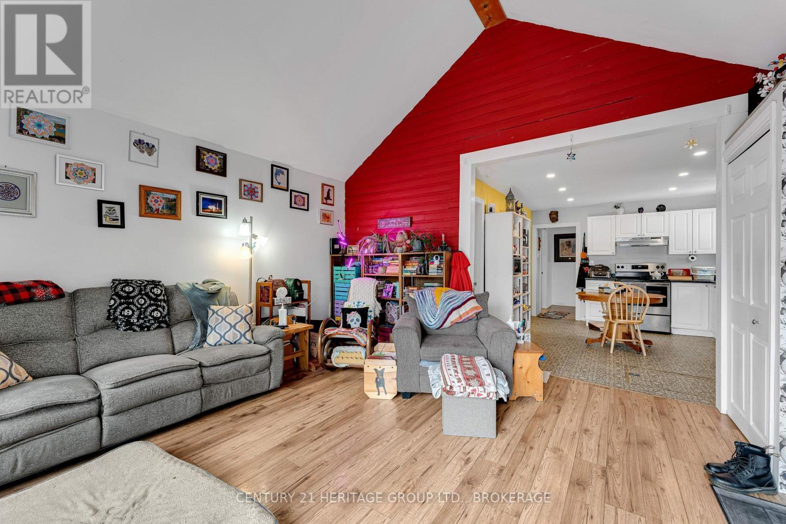 336 Elliott Avenue, Kingston (East Of Sir John A. Blvd), ON - Indoor Photo Showing Living Room