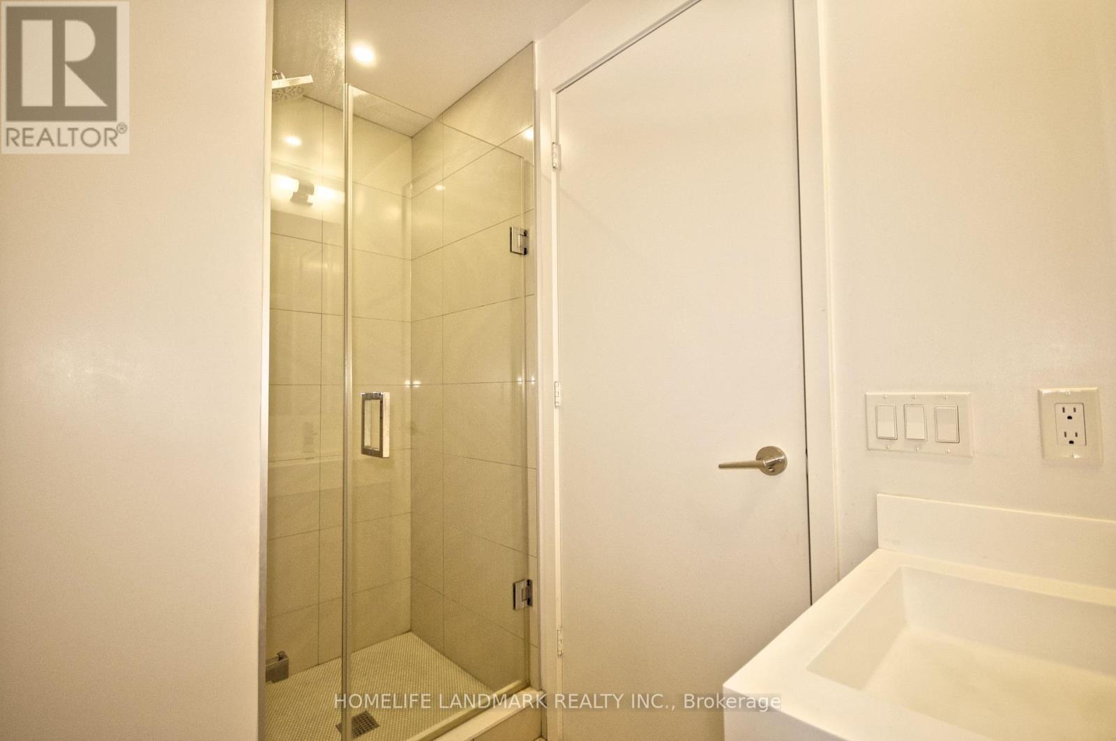 1902 - 1 Yorkville Avenue, Toronto, ON - Indoor Photo Showing Bathroom