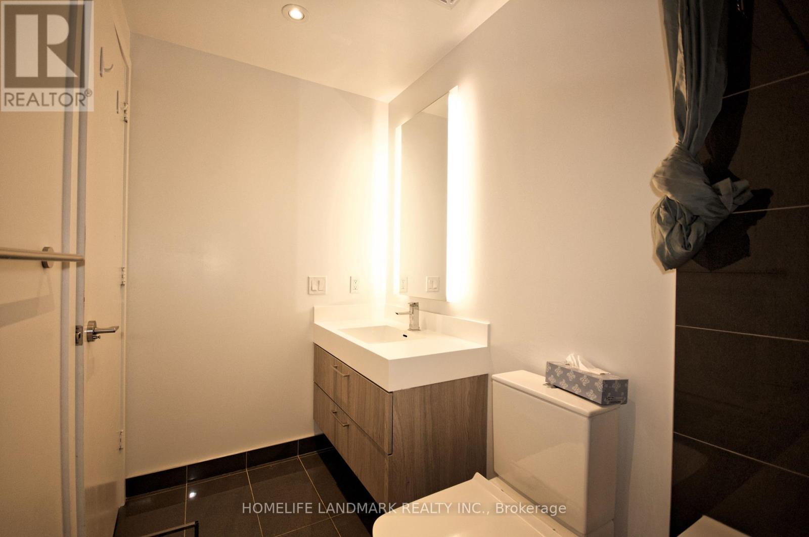 1902 - 1 Yorkville Avenue, Toronto, ON - Indoor Photo Showing Bathroom