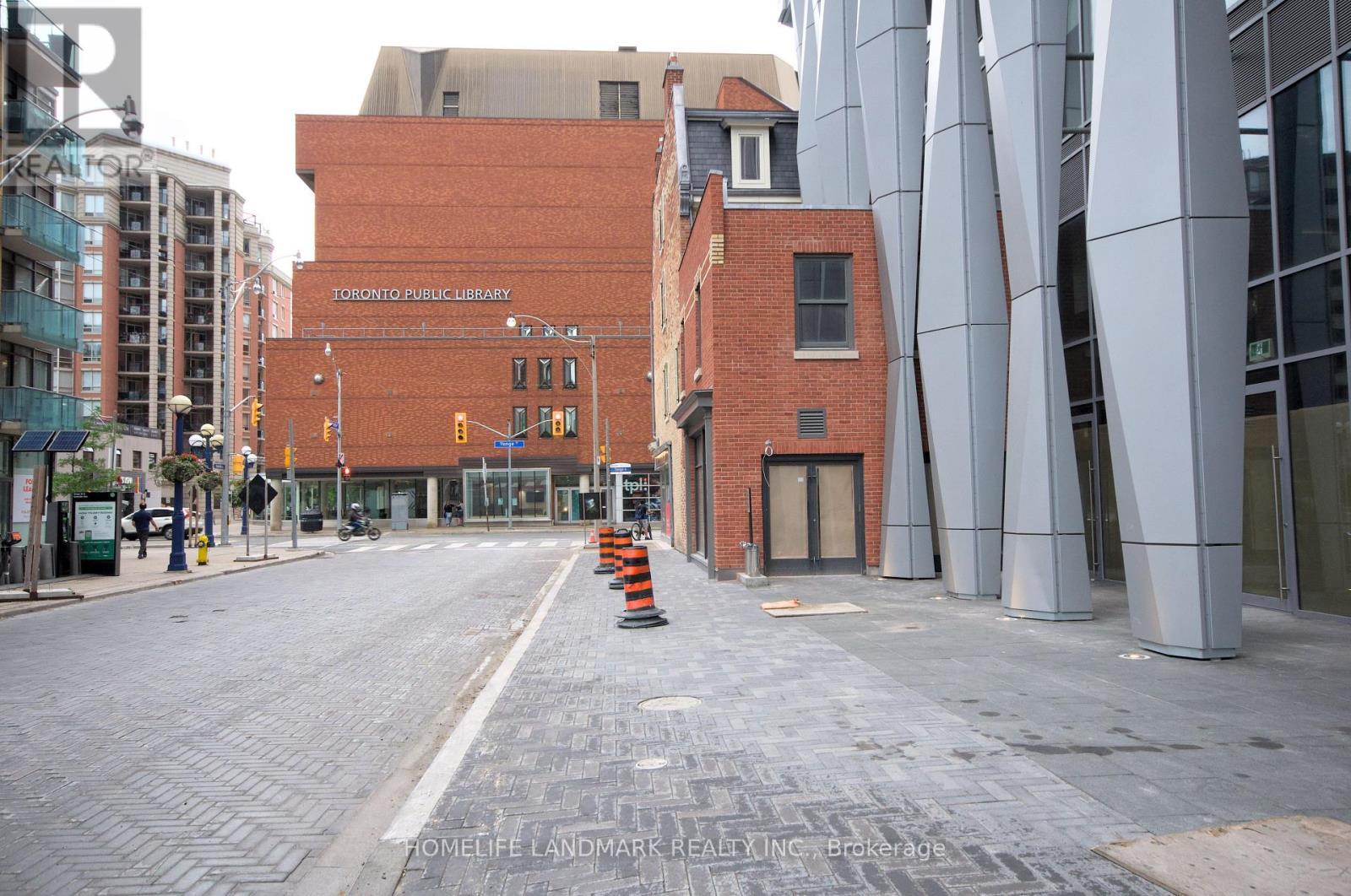 1902 - 1 Yorkville Avenue, Toronto, ON - Outdoor With Exterior