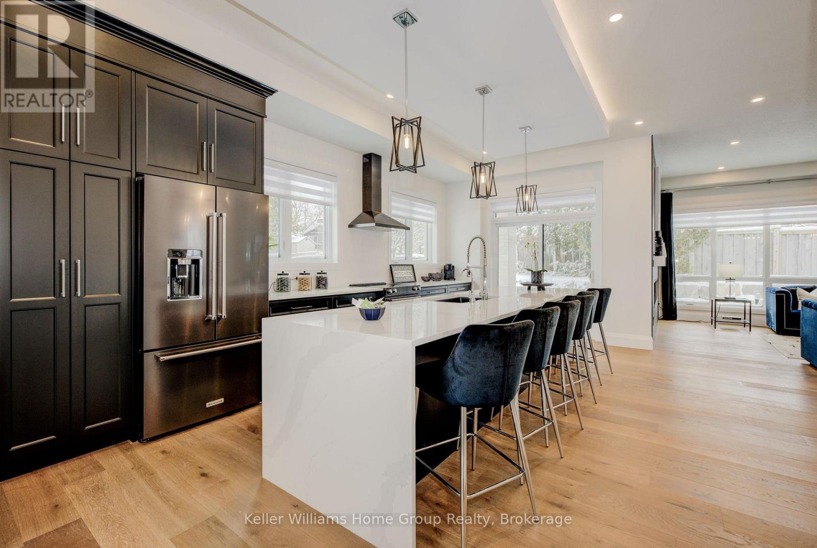 2 Nicholas Way, Guelph (Victoria North), ON - Indoor Photo Showing Kitchen With Upgraded Kitchen