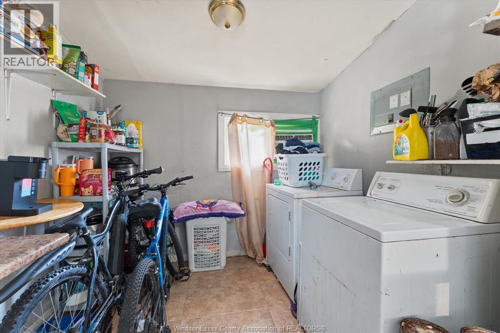 471 Tuscarora Street, Windsor, ON - Indoor Photo Showing Laundry Room