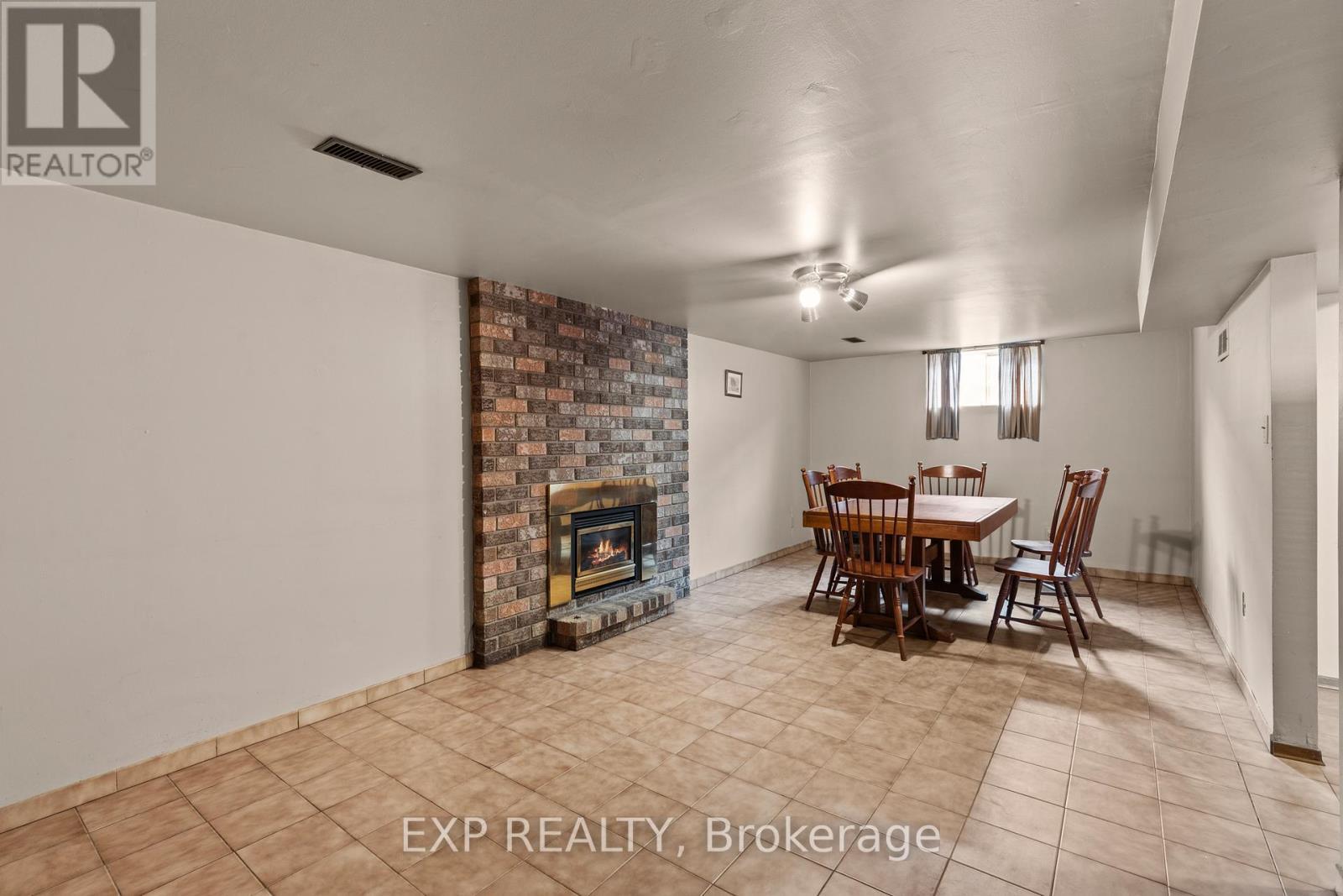477 East 38Th Street, Hamilton, ON - Indoor Photo Showing Dining Room With Fireplace