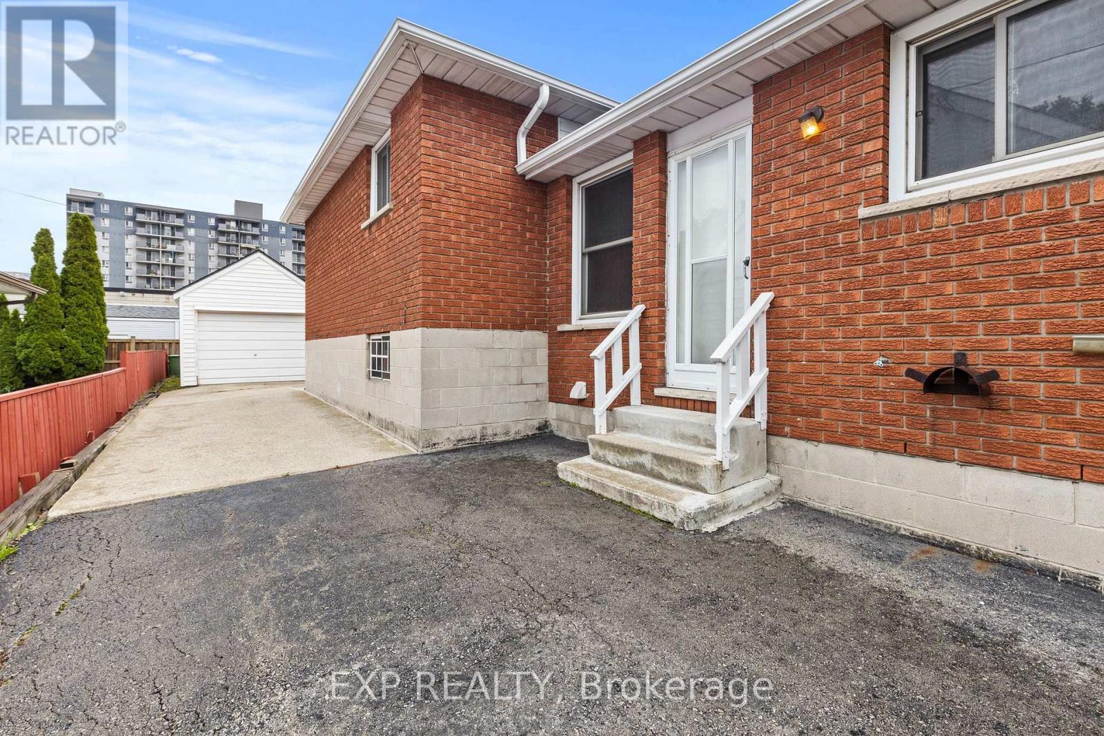 477 East 38Th Street, Hamilton, ON - Outdoor With Exterior