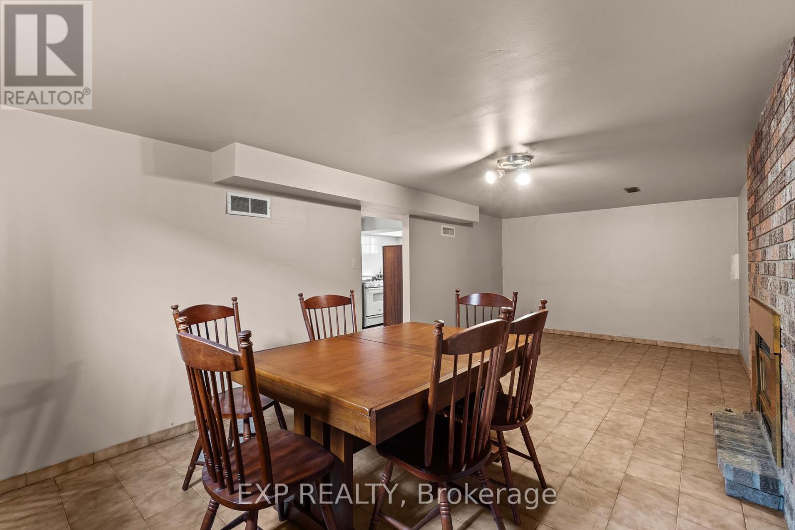 477 East 38Th Street, Hamilton, ON - Indoor Photo Showing Dining Room