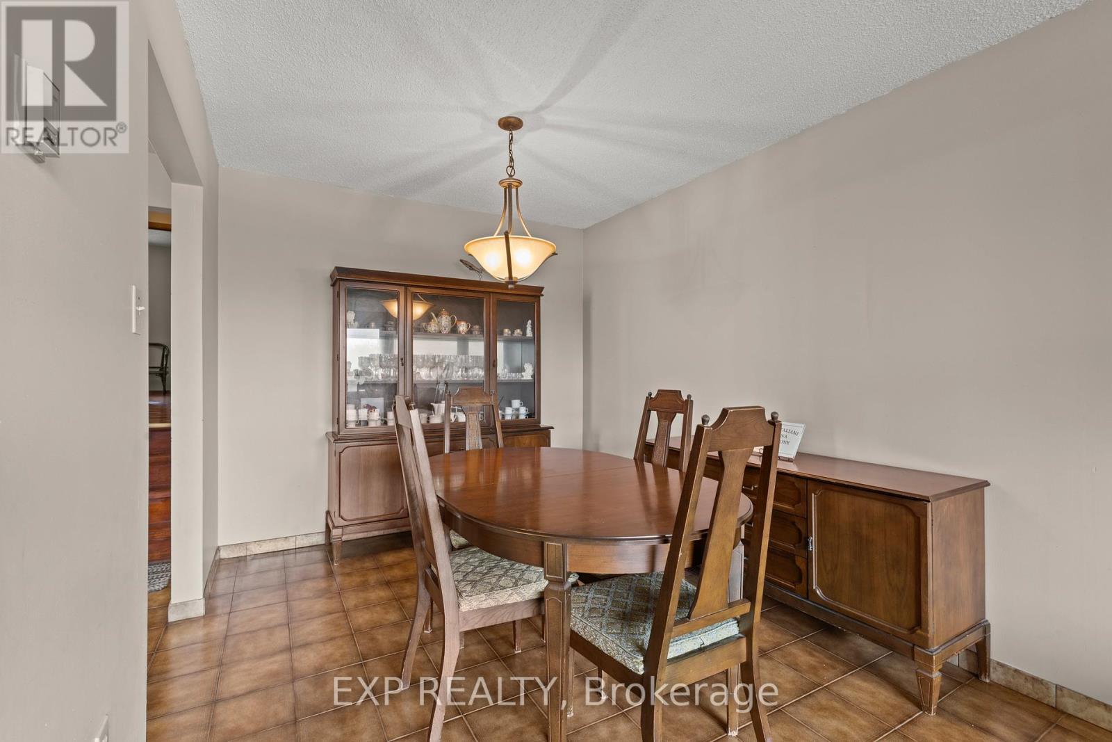 477 East 38Th Street, Hamilton, ON - Indoor Photo Showing Dining Room