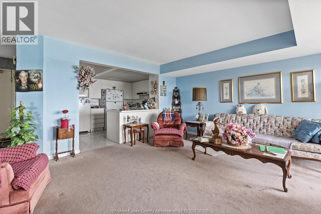 3601 Riverside East Unit# 1203, Windsor, ON - Indoor Photo Showing Living Room