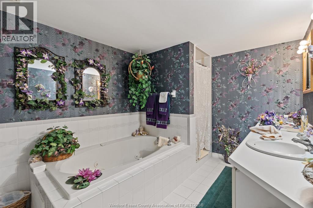 3601 Riverside East Unit# 1203, Windsor, ON - Indoor Photo Showing Bathroom