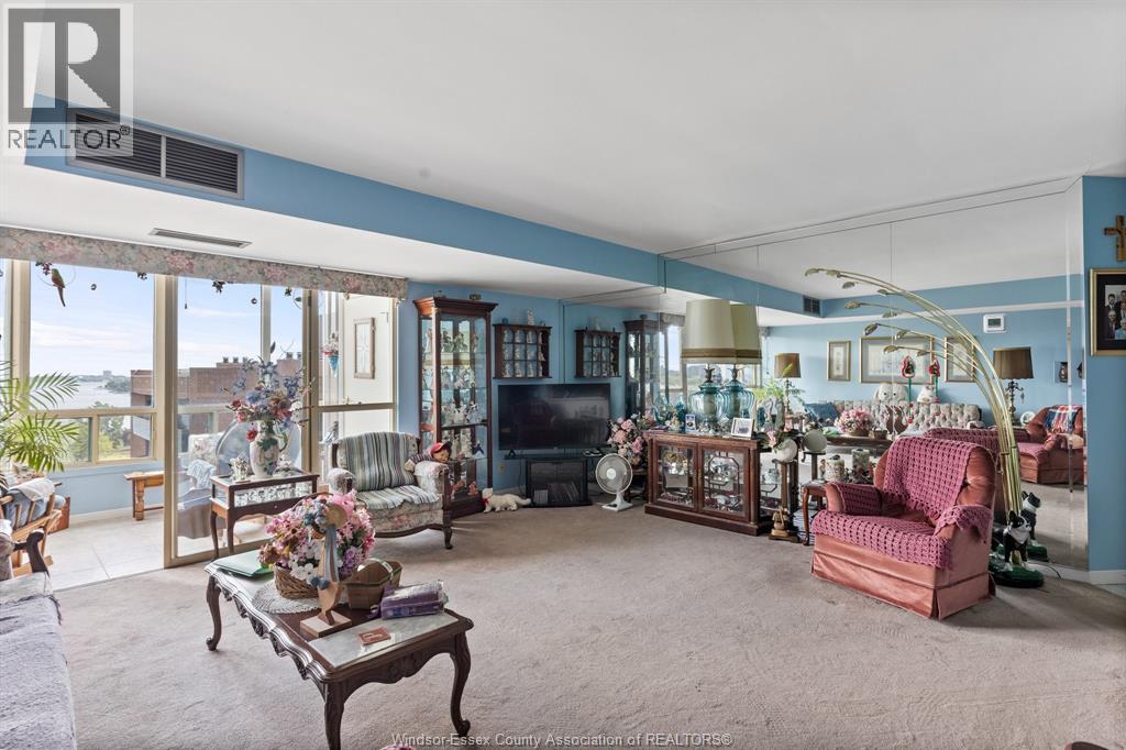 3601 Riverside East Unit# 1203, Windsor, ON - Indoor Photo Showing Living Room