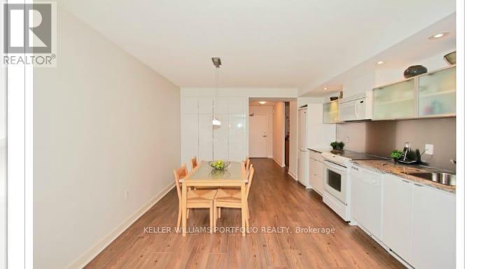 1027 - 4K Spadina Avenue, Toronto, ON - Indoor Photo Showing Kitchen