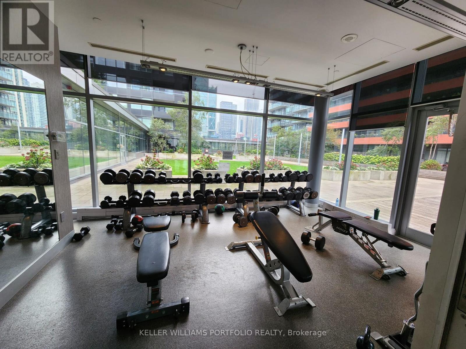 1027 - 4K Spadina Avenue, Toronto, ON - Indoor Photo Showing Gym Room