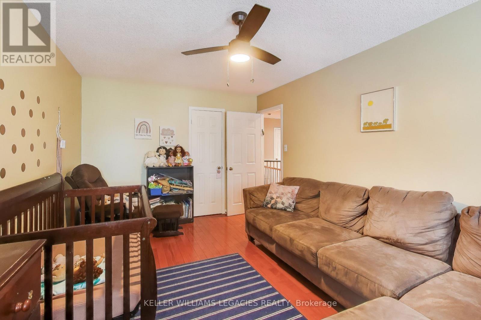 53 Millcroft Way, Vaughan, ON - Indoor Photo Showing Living Room