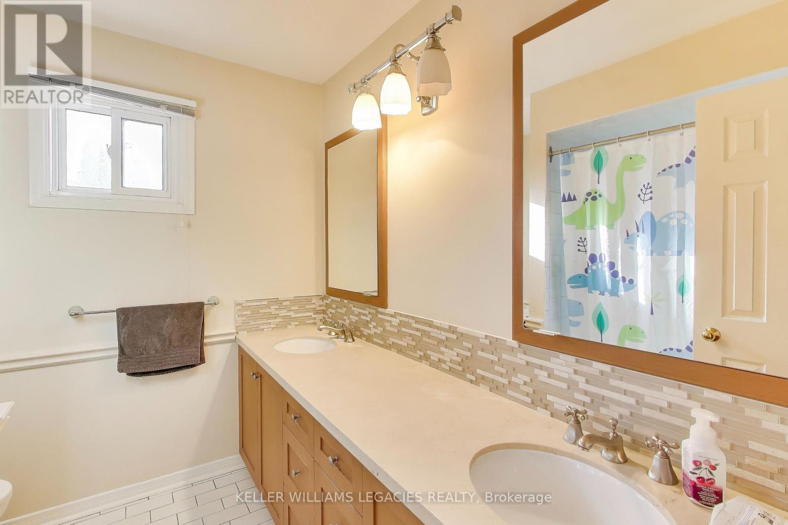 53 Millcroft Way, Vaughan, ON - Indoor Photo Showing Bathroom