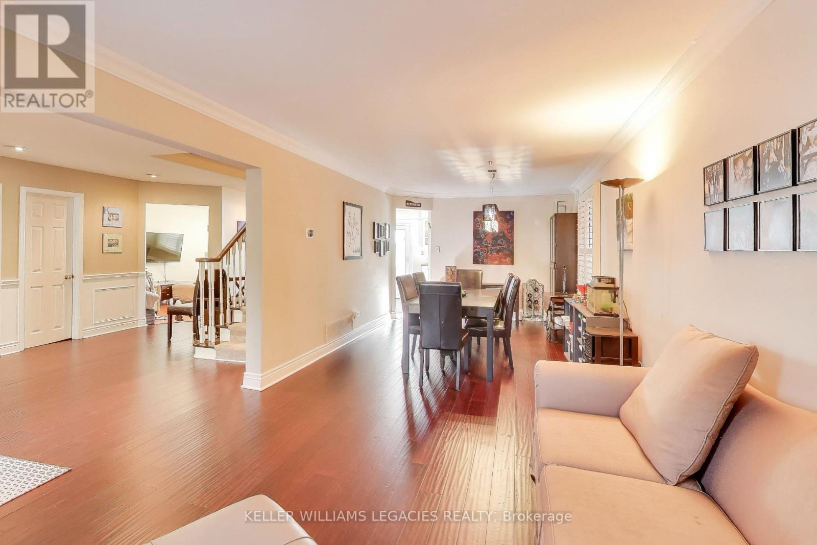 53 Millcroft Way, Vaughan, ON - Indoor Photo Showing Living Room