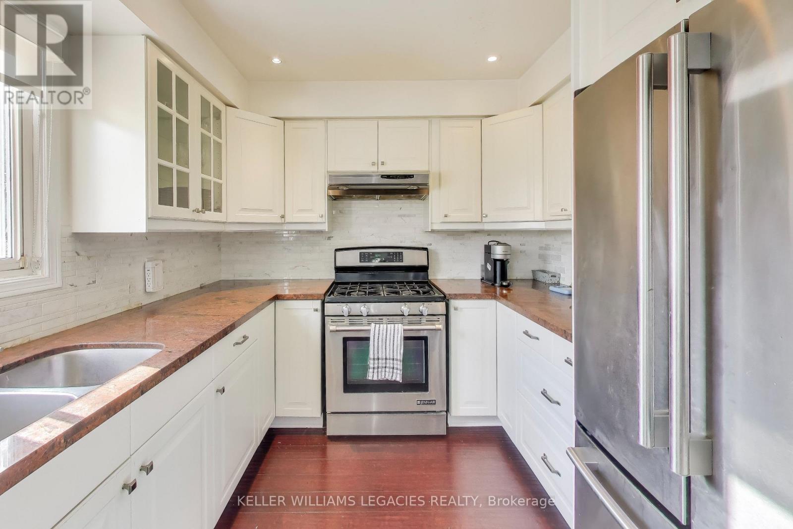 53 Millcroft Way, Vaughan, ON - Indoor Photo Showing Kitchen With Double Sink