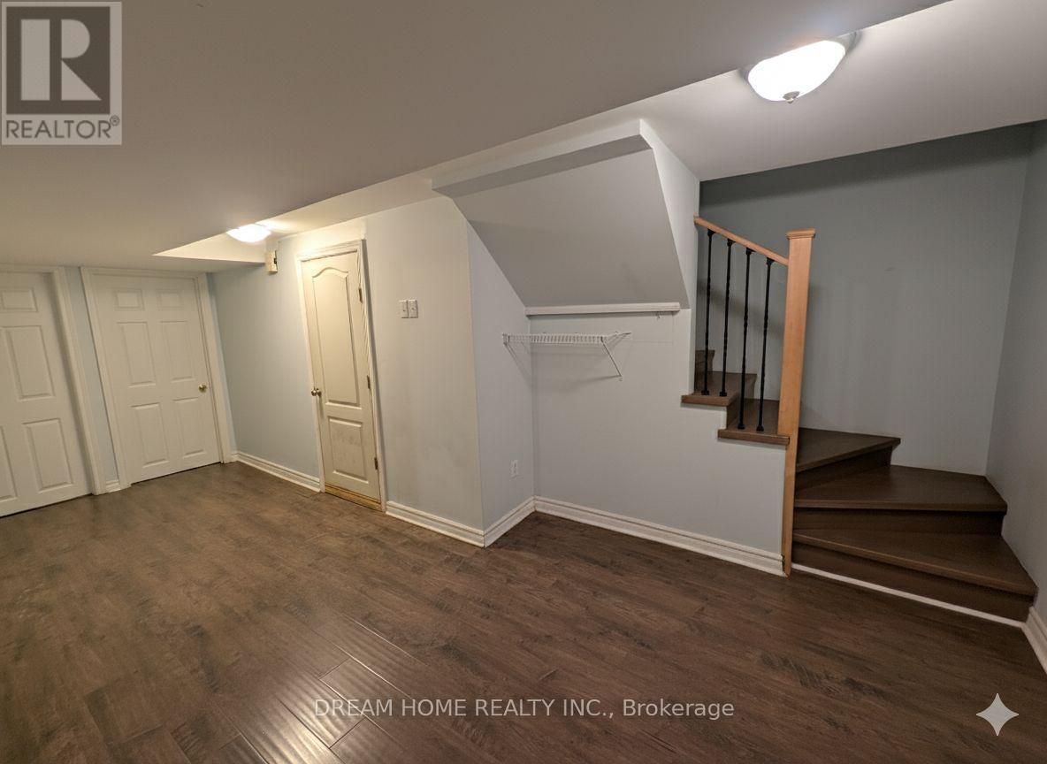 28 Carl Crescent, Toronto, ON - Indoor Photo Showing Other Room