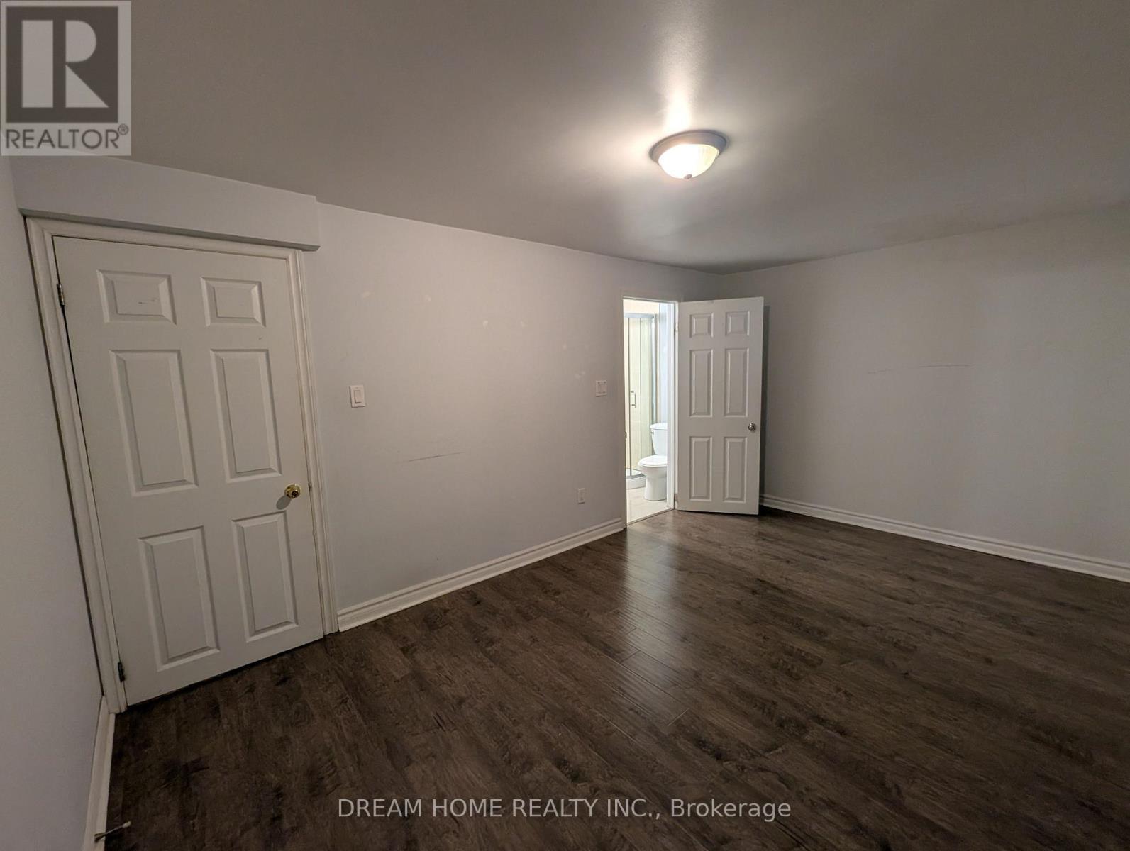 28 Carl Crescent, Toronto, ON - Indoor Photo Showing Other Room