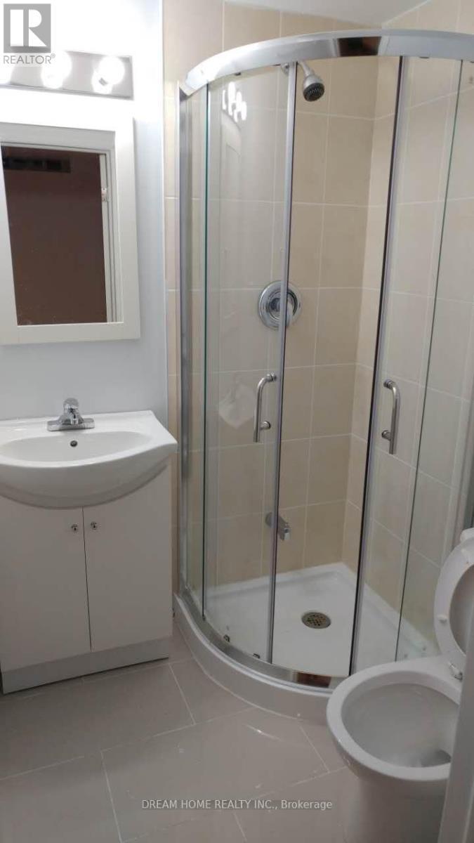 28 Carl Crescent, Toronto, ON - Indoor Photo Showing Bathroom