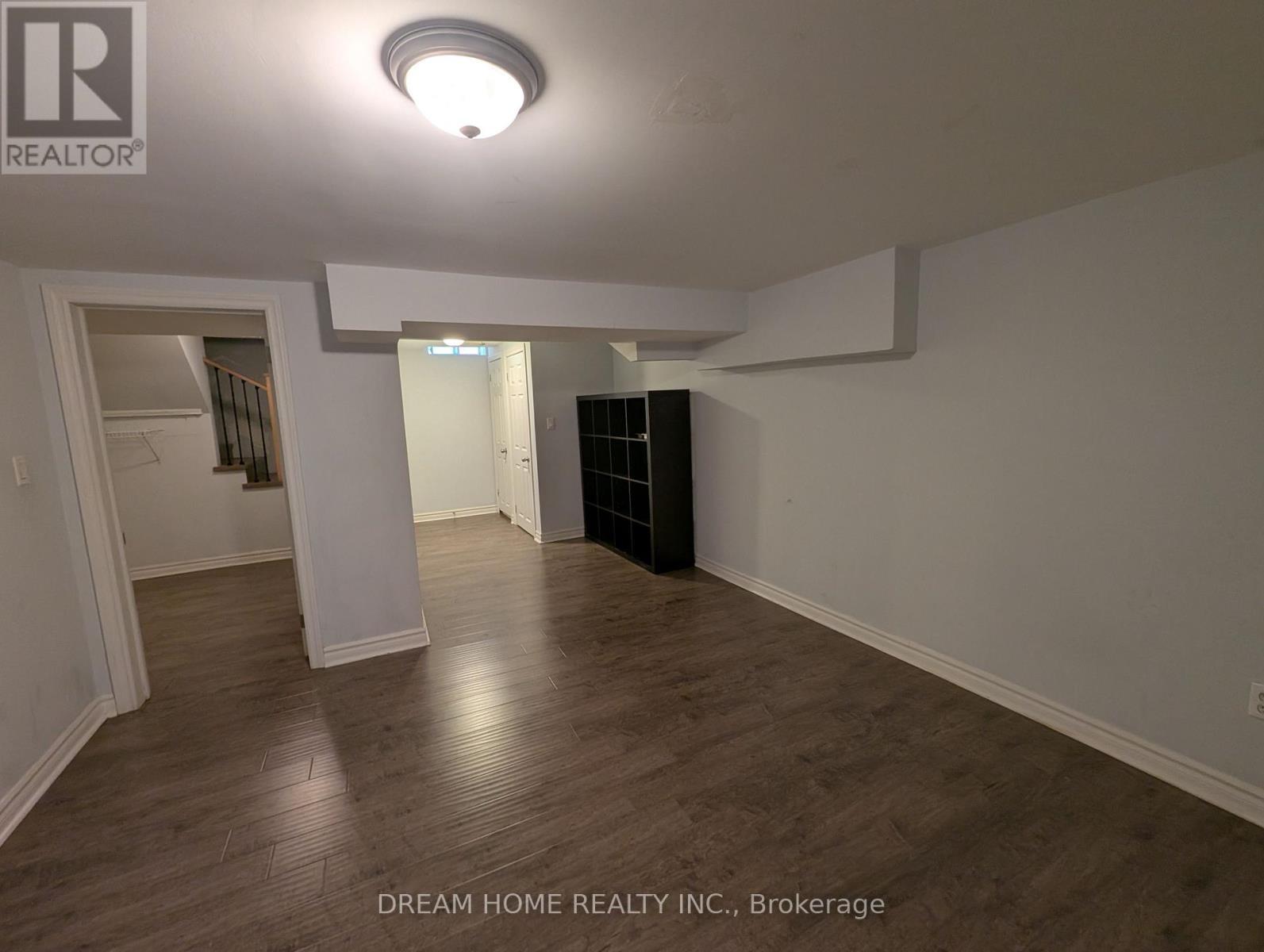 28 Carl Crescent, Toronto, ON - Indoor Photo Showing Other Room