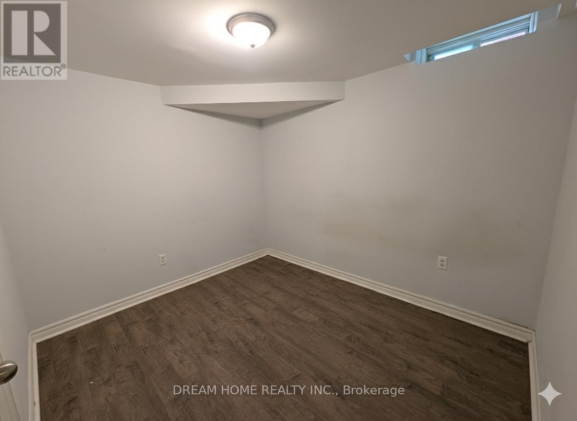 28 Carl Crescent, Toronto, ON - Indoor Photo Showing Other Room