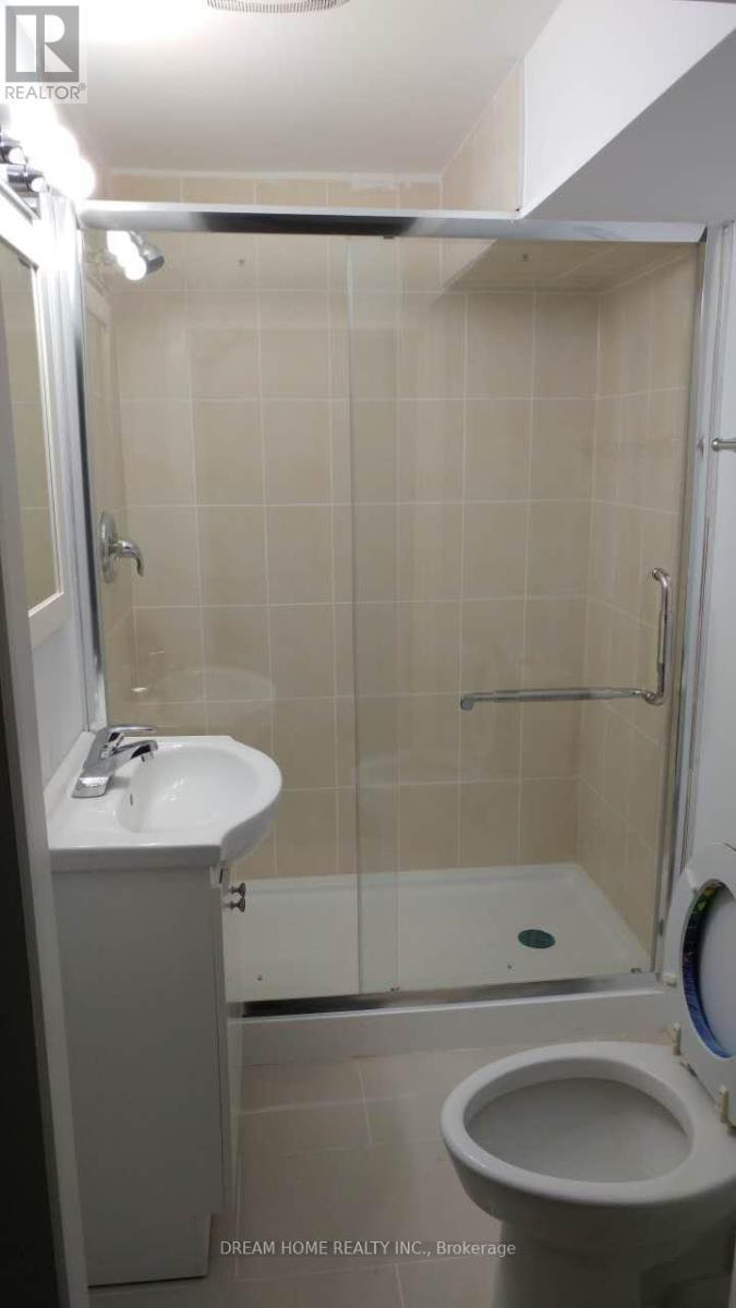 28 Carl Crescent, Toronto, ON - Indoor Photo Showing Bathroom