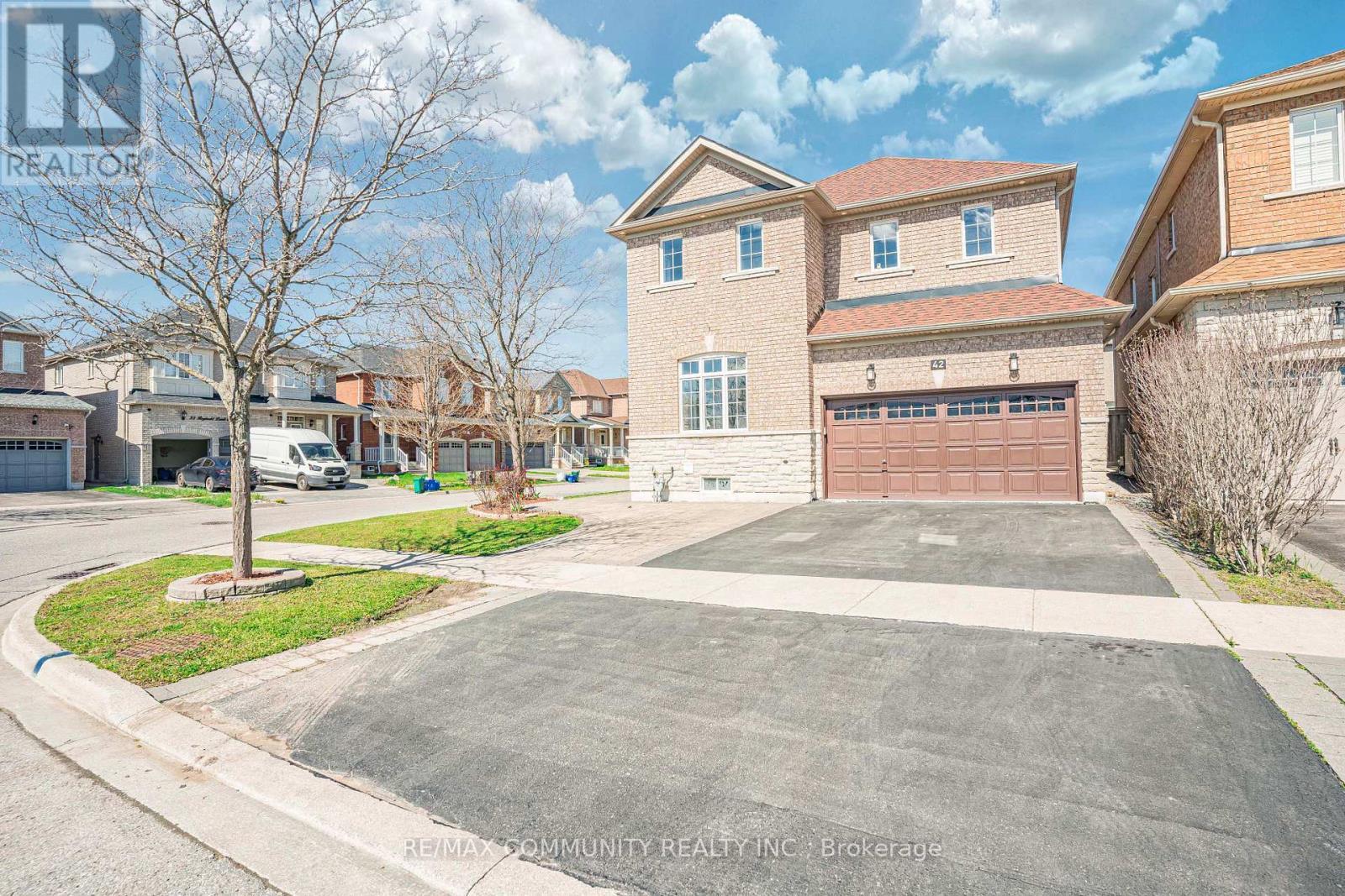 42 Reginald Lamb Crescent, Markham, ON - Outdoor With Facade