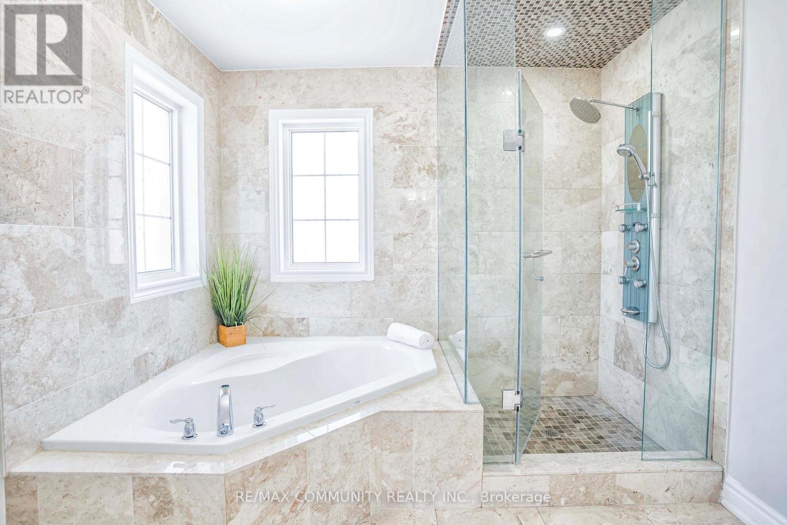 42 Reginald Lamb Crescent, Markham, ON - Indoor Photo Showing Bathroom