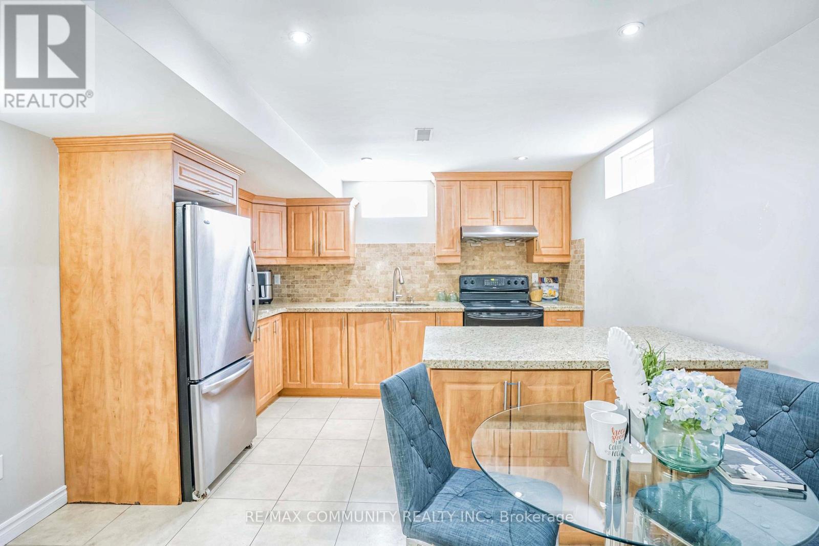 42 Reginald Lamb Crescent, Markham, ON - Indoor Photo Showing Kitchen