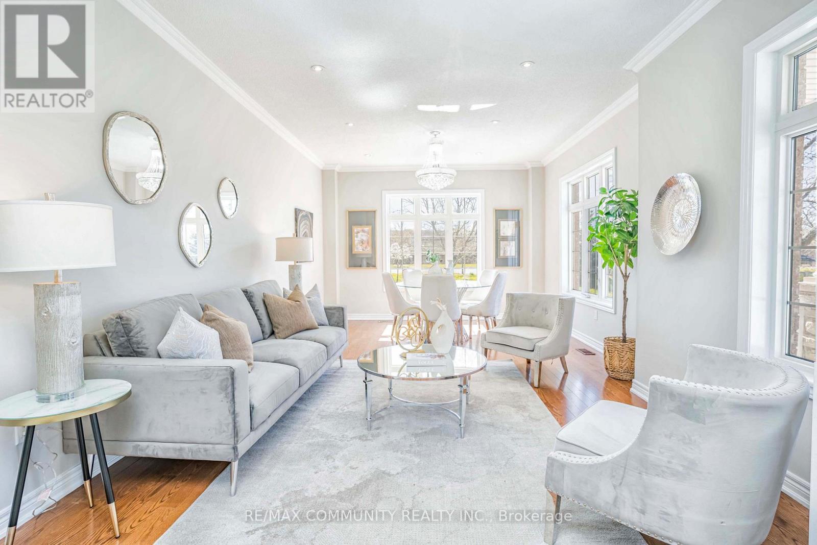 42 Reginald Lamb Crescent, Markham, ON - Indoor Photo Showing Living Room
