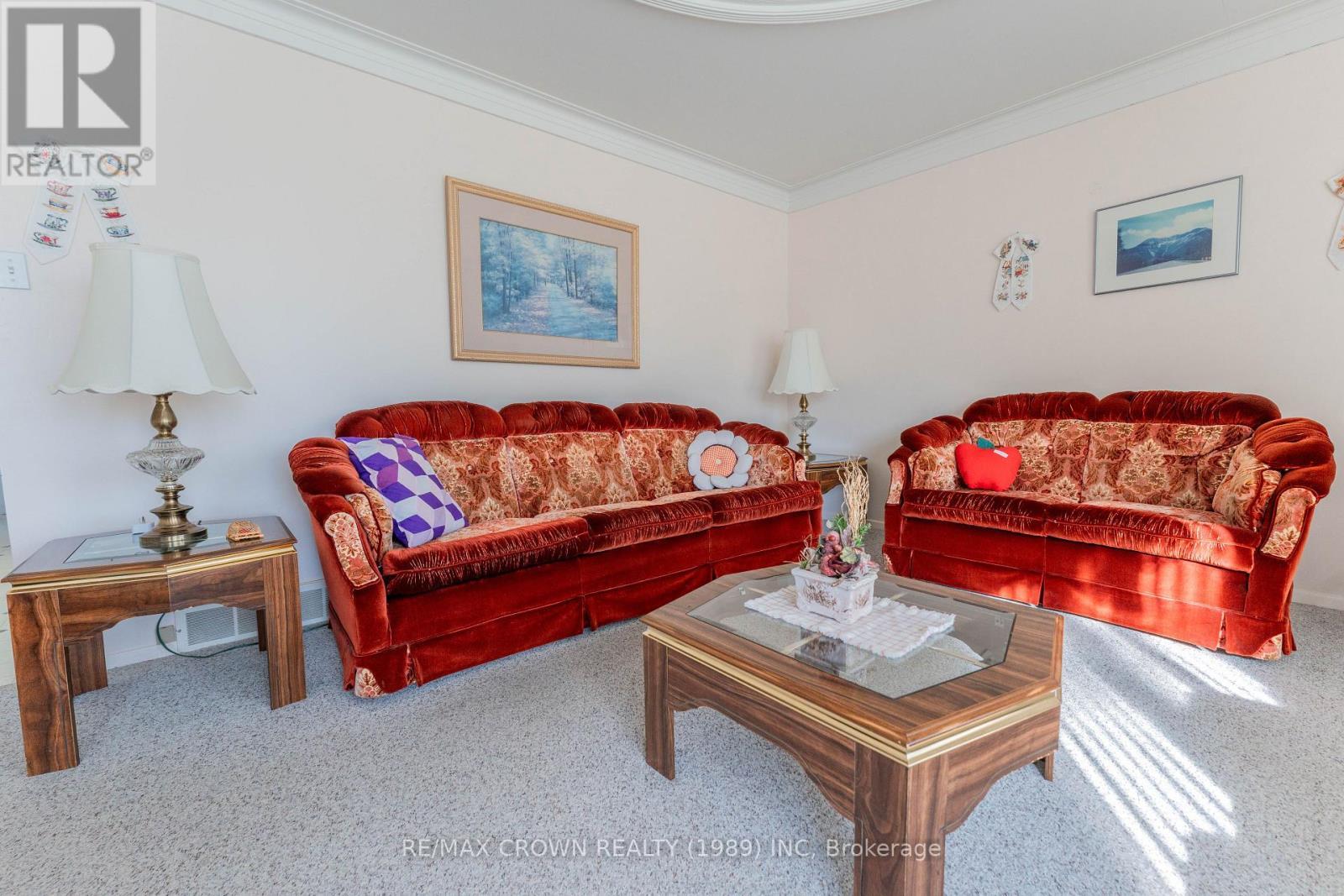 34 Maple Drive, Kapuskasing, ON - Indoor Photo Showing Living Room