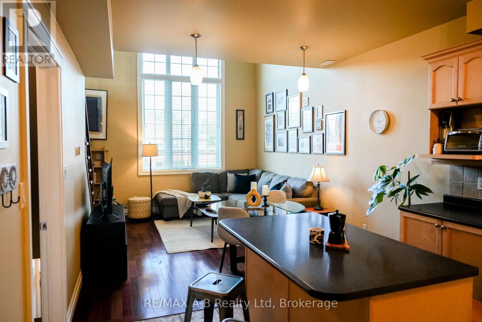 305 - 555 King Street E, Kitchener, ON - Indoor