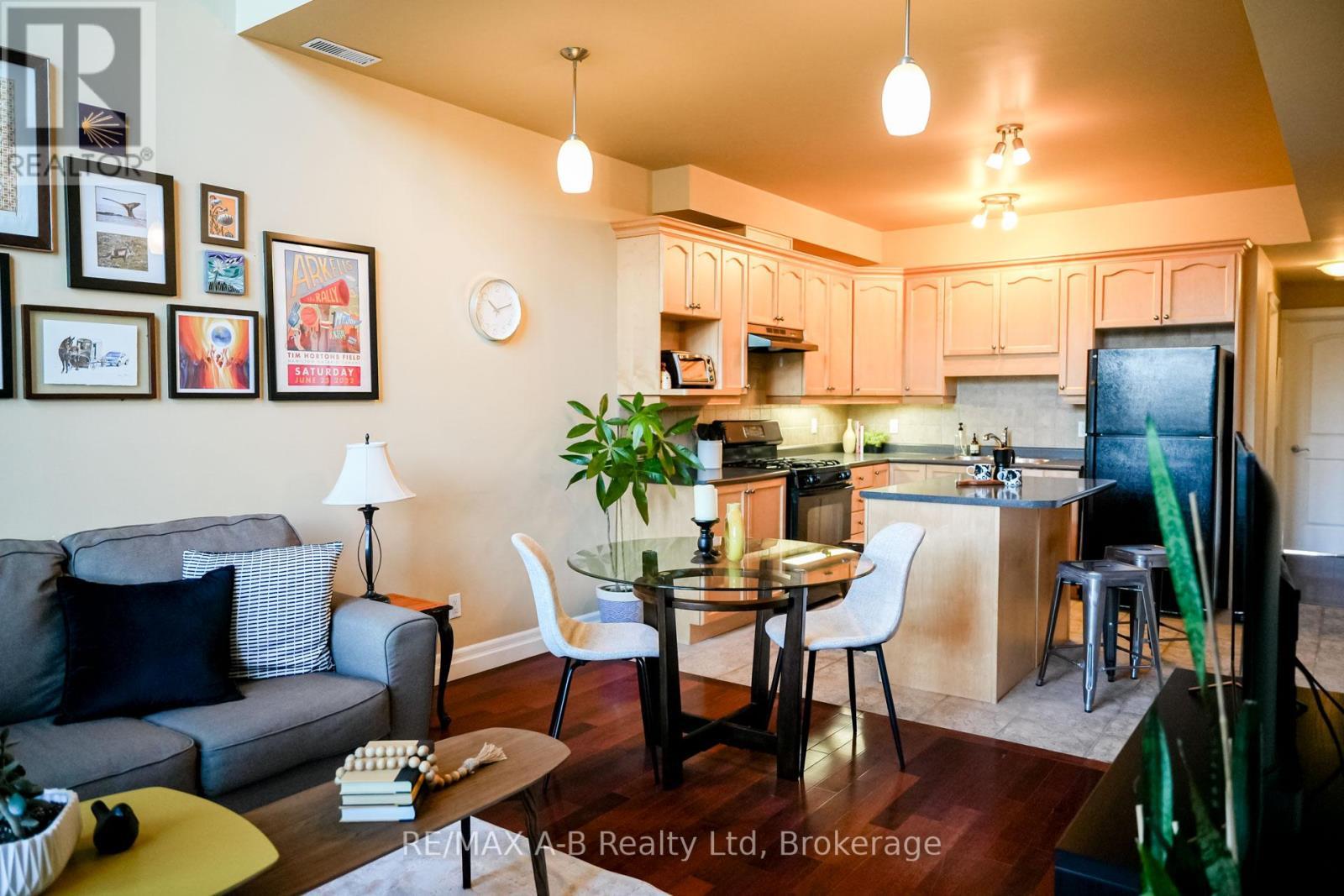 305 - 555 King Street E, Kitchener, ON - Indoor